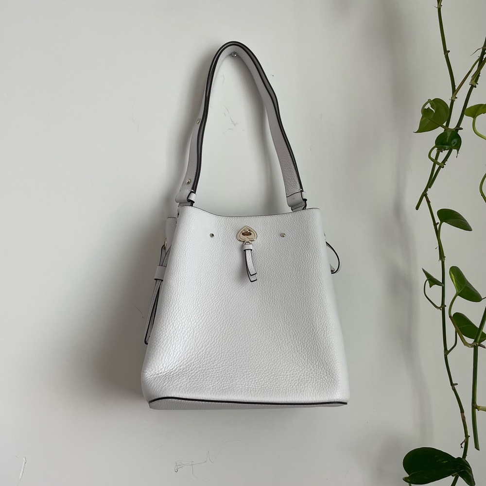 Kate Spade Large Bucket Bag | White shoulder bag | Chic and functional handbag